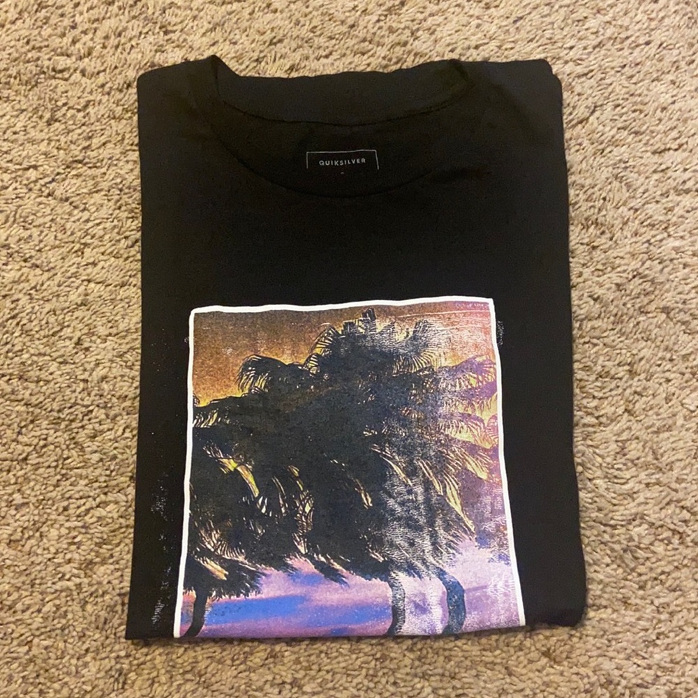 2/27 Quiksilver short sleeve graphic T-shirt